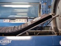 hbot-chamber-gurney-sits-upright-ama-regenerative-medicine